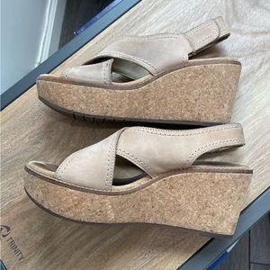 Clark’s Artesian beige size 7